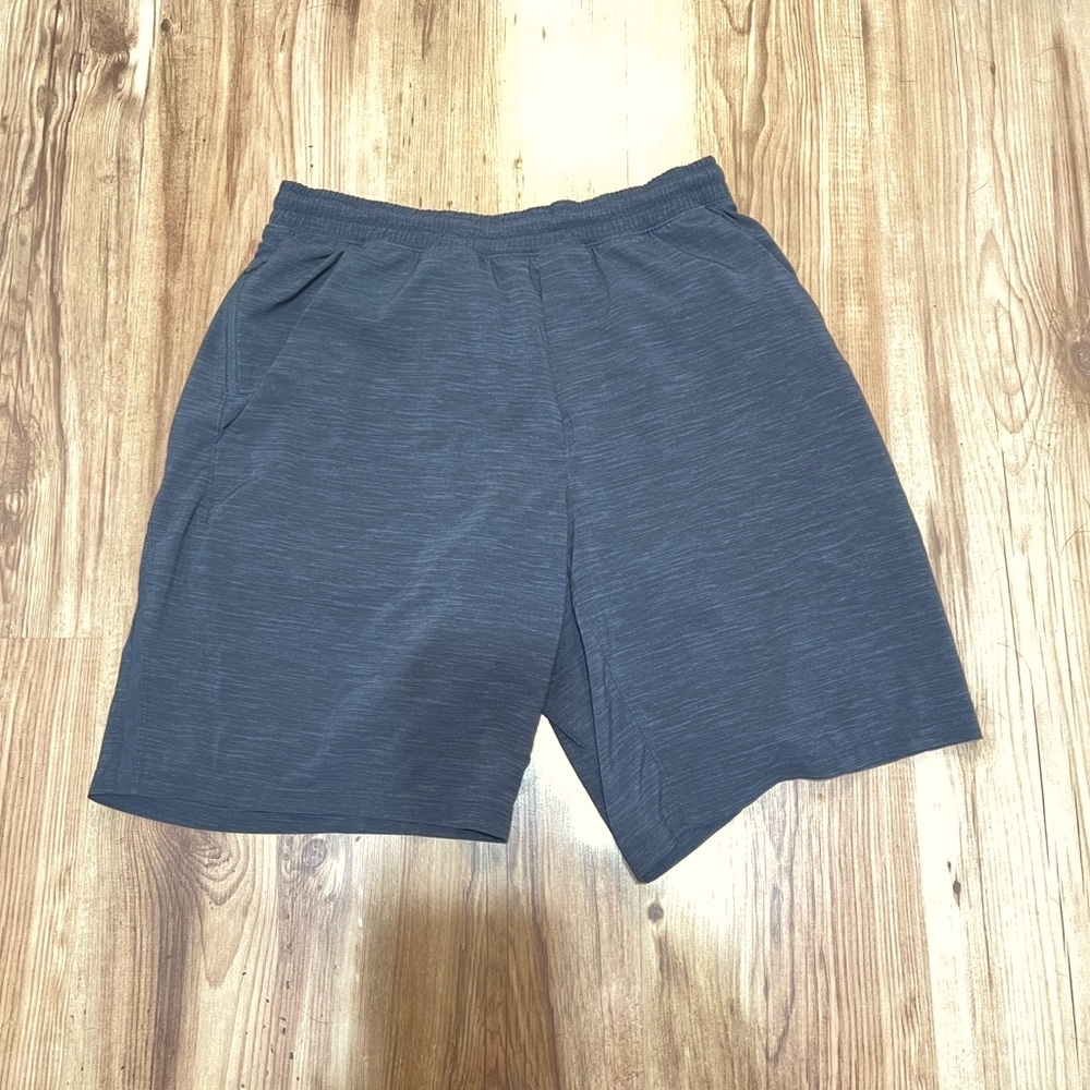 Medium Heathered Black Men’s lululemon Pace Breaker 7in w/ liner